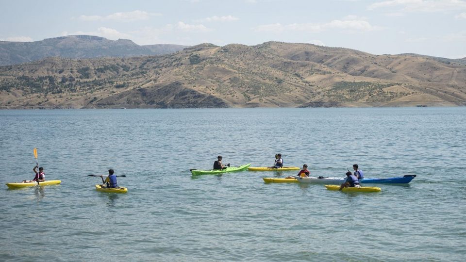 Tunceli’nin tarihi Pertek ilçesi su sporlarıyla adından söz ettiriyor