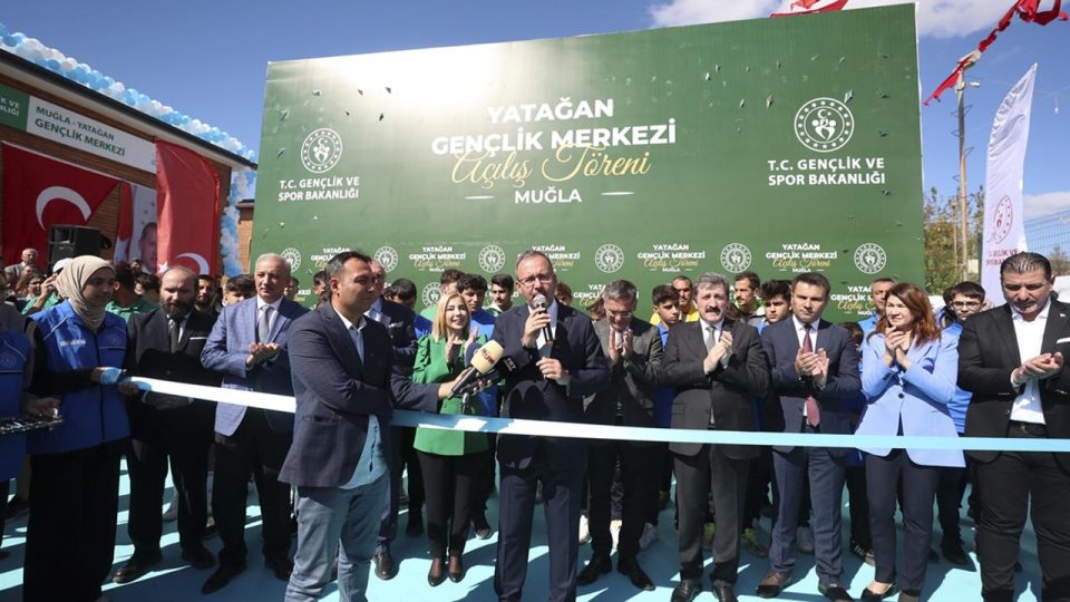 Bakan Kasapoğlu Yatağan Gençlik Merkezi’nin açılışını yaptı
